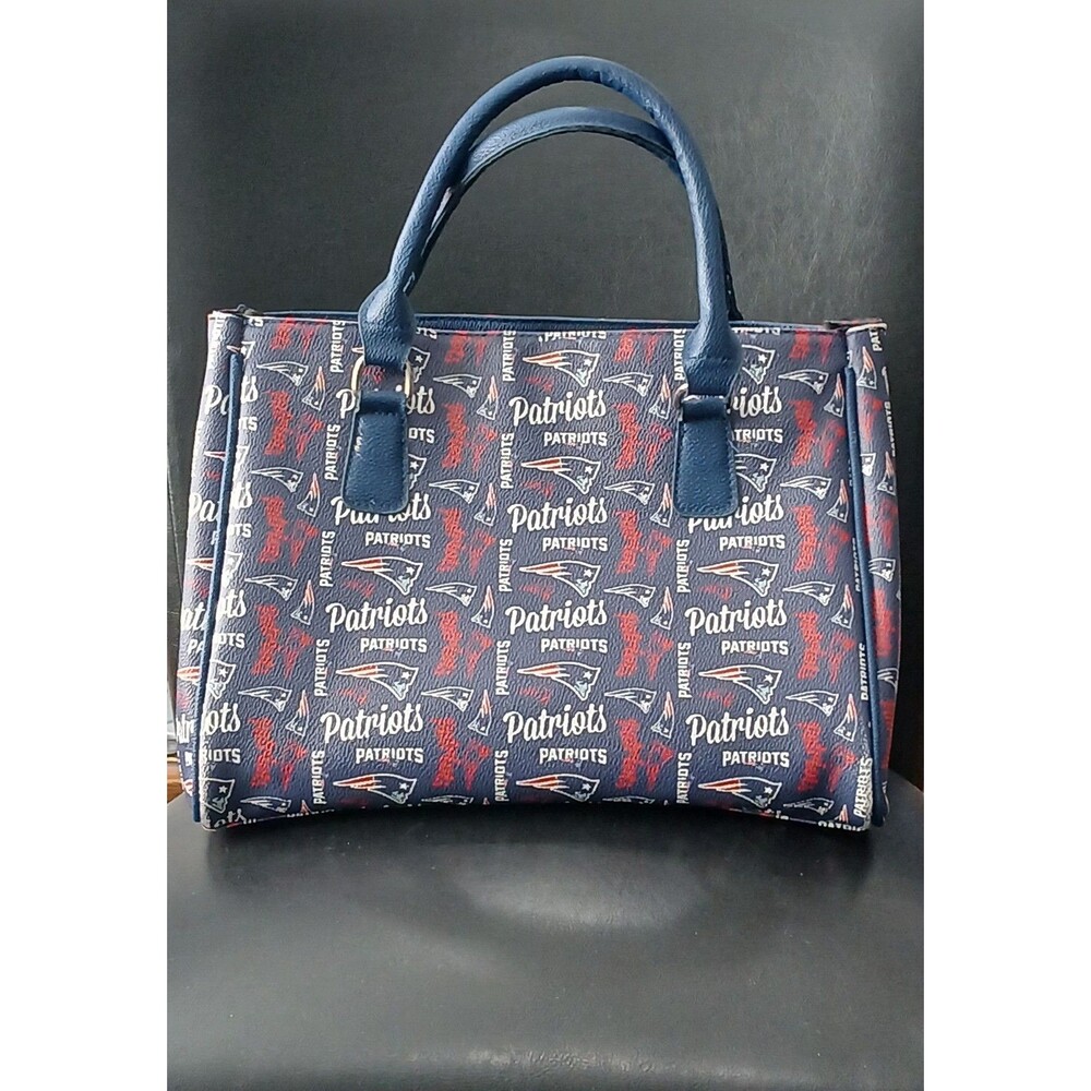 New England Patriots Women's Handbag. Blue/Red/White Logo. 4 Compartments.
